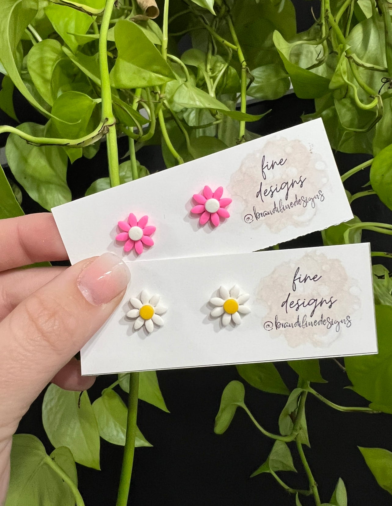 Pink or White Daisy Stud